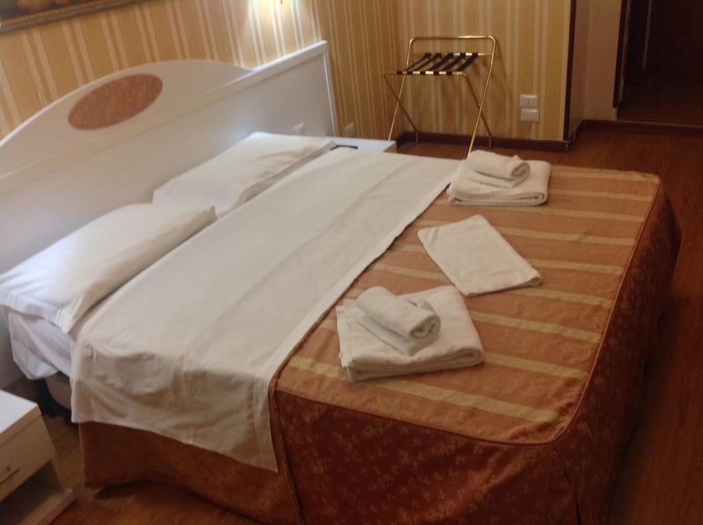 Rome Palace Hotel Room photo